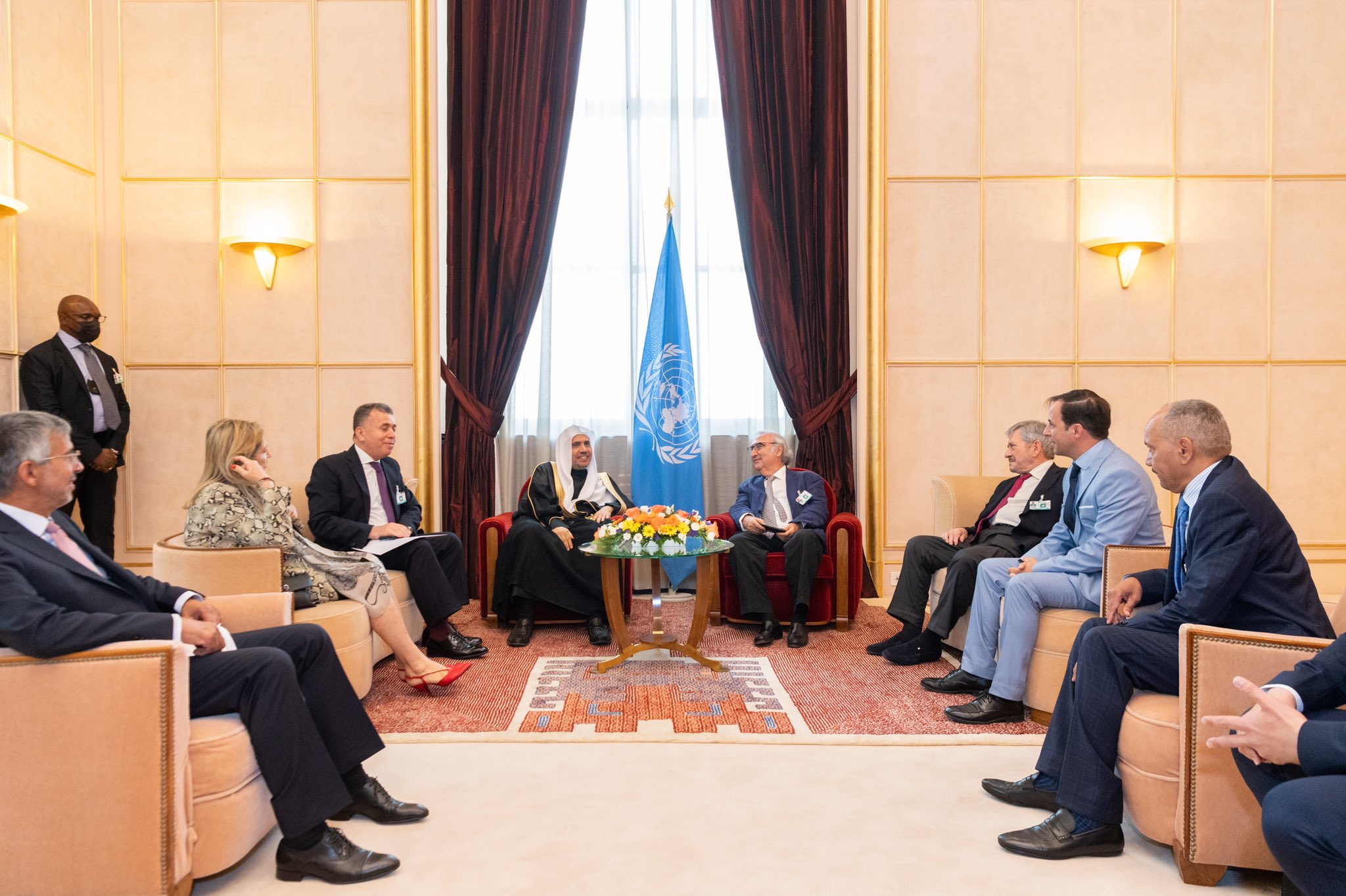 من مقر الأمم المتحدة بجنيف وبحضور نائب أمينها العام.. تكريم أكاديمي للدكتور العيسى من جامعة الأمم المتحدة للسلام