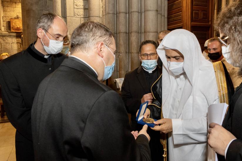 عزت مآب شیخ ڈاکٹر ‫محمد العیسی‬ کافرانسیسی گرجاگھر نیس کا دورہ، جہاں گذشتہ سال دہشت گرد حملہ ہوا تھا