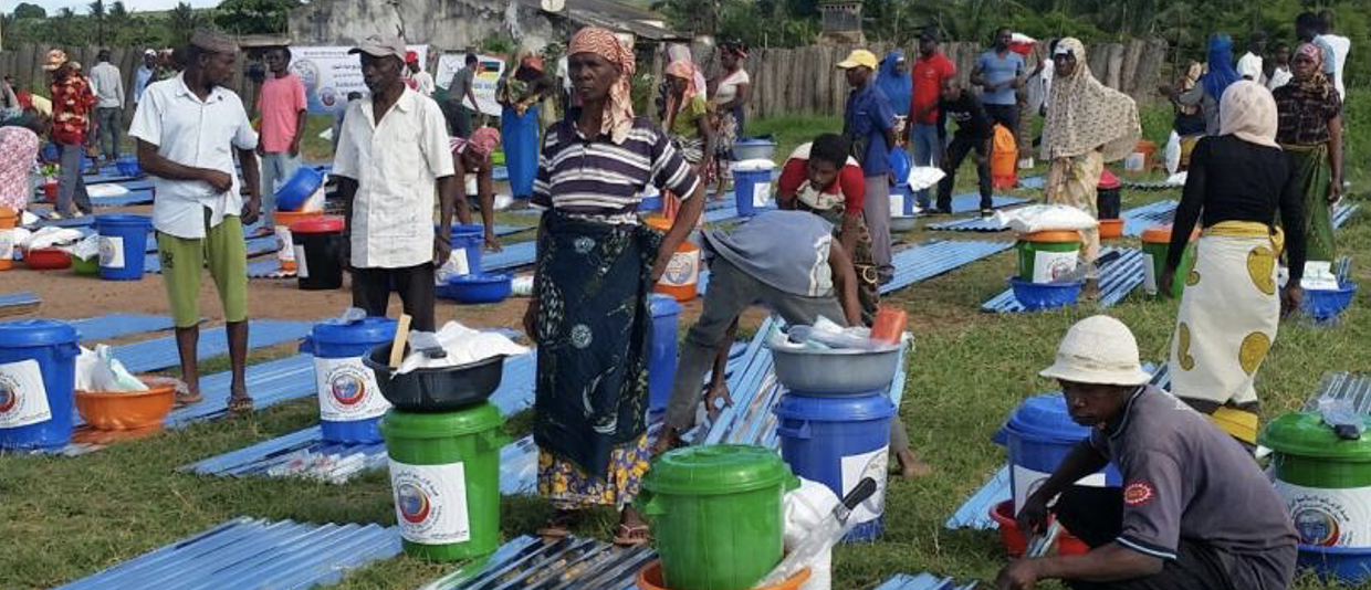 In Mozambique, His Excellency distributed rice, kerosene, and other cooking essentials to poor families in need