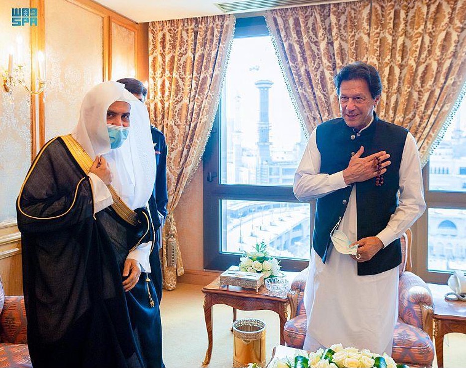 In Makkah, the Prime Minister of Pakistan met with His Excellency Sheikh Dr. Mohammad bin Abdulkarim Al-Issa as they discussed the activities of the Muslim World League