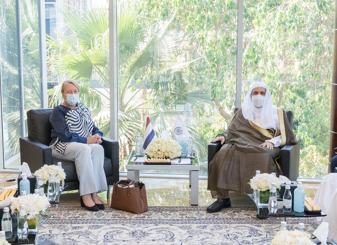 عزت مآب شیخ ڈاکٹر محمد العیسی نے سعودی عرب میں ہالینڈ کے سفیر محترمہ جانٹ البیڈا سے ملاقات کی