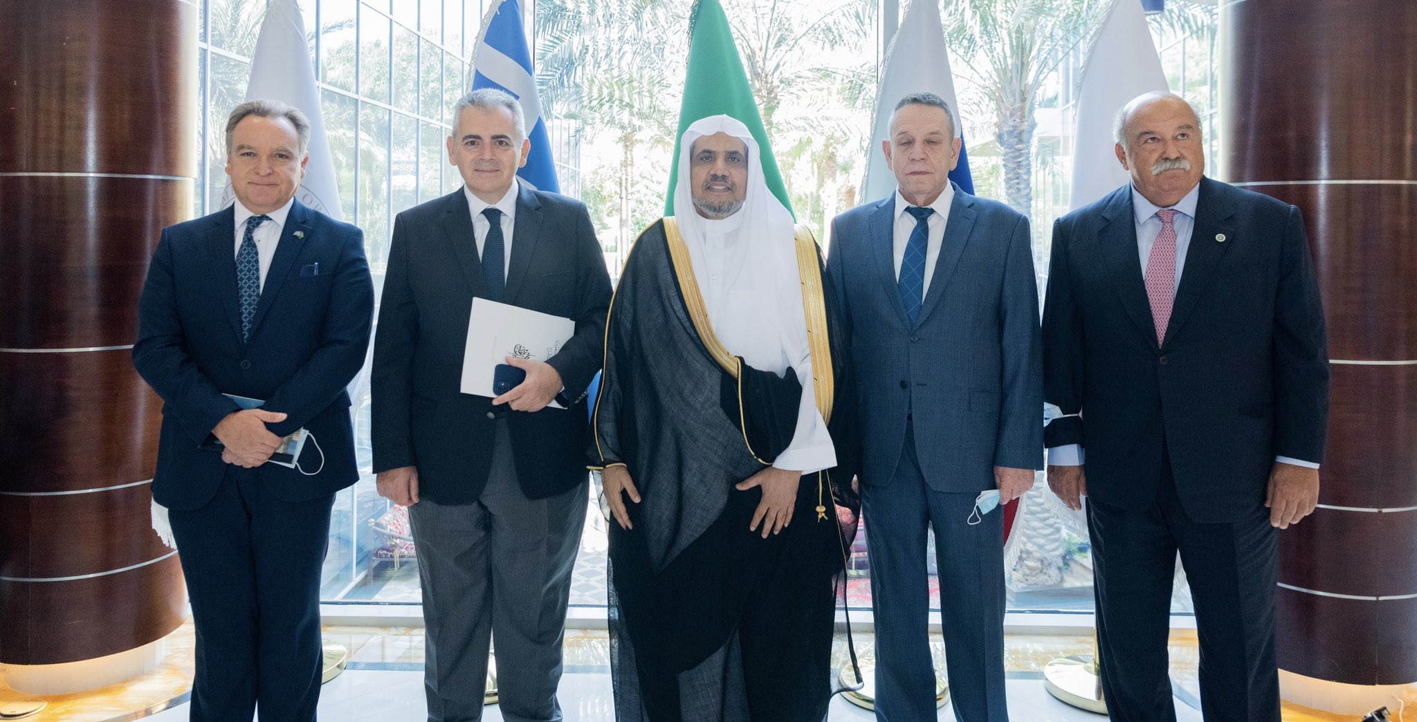 معالي الشيخ د. محمد العيسى يلتقي بمعالي الأمين العام للجمعية البرلمانية الأرثوذكسية د.ماكسيموس تشاراكابولوس