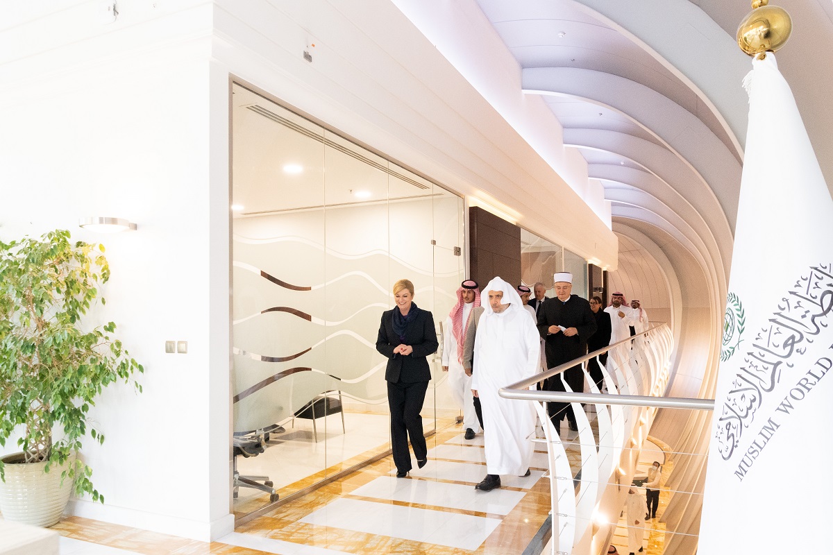 شيخ ڈاکٹر محمد العیسی نے اپنے ریاض دفتر میں، کروشیا کی سابق صدر اور عالمی امن کی سرگرم کارکن محترمہ کولینڈا گرابر کا استقبال کیا