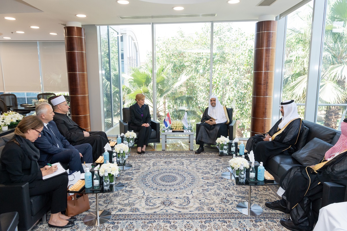 شيخ ڈاکٹر محمد العیسی نے اپنے ریاض دفتر میں، کروشیا کی سابق صدر اور عالمی امن کی سرگرم کارکن محترمہ کولینڈا گرابر کا استقبال کیا