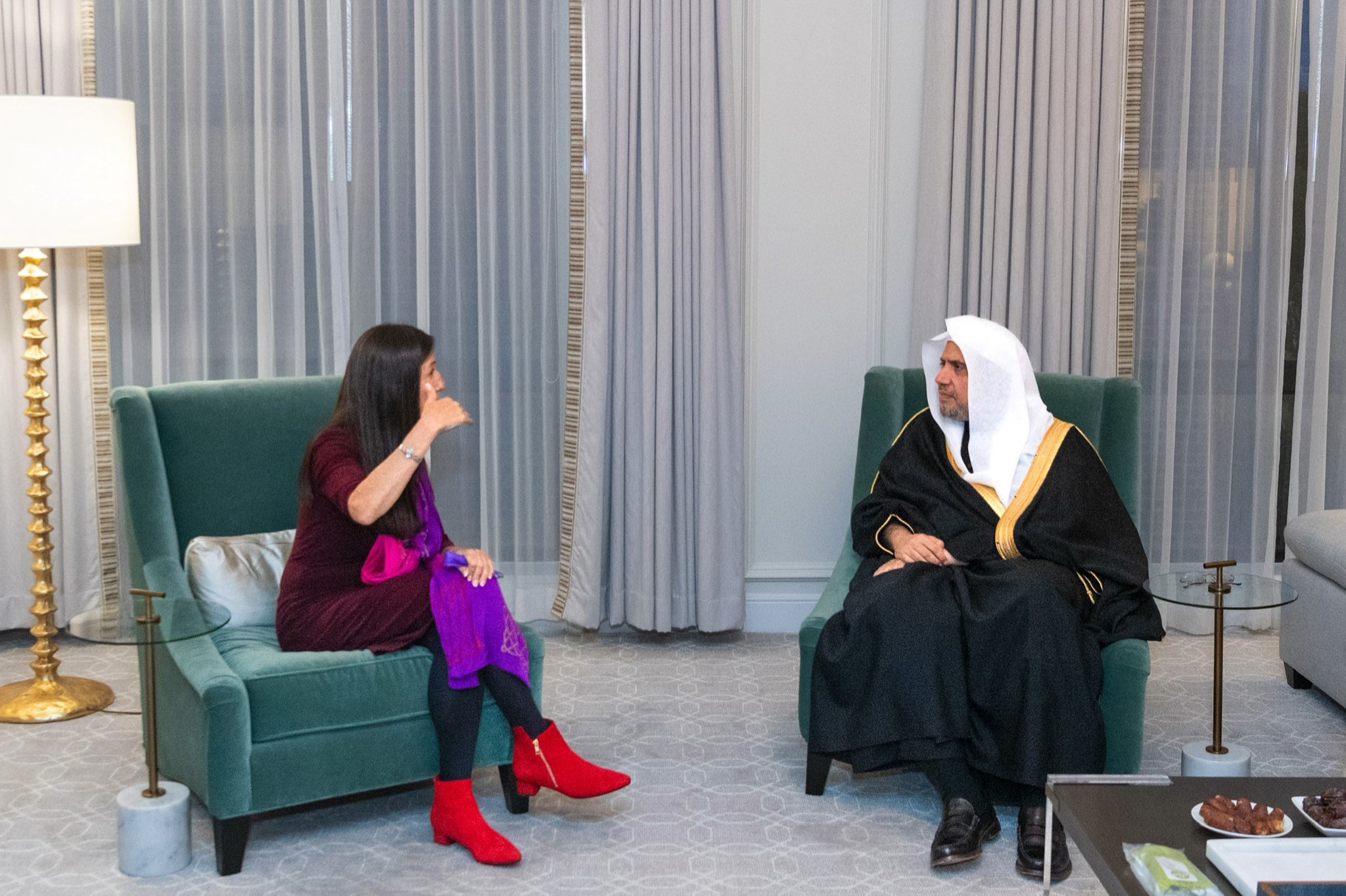 استقبل معالي الشيخ د. محمد العيسى في مقر إقامته، بالعاصمة الأمريكية واشنطن، عضو الكونغرس الديموقراطية تيريسا فيرنانديز