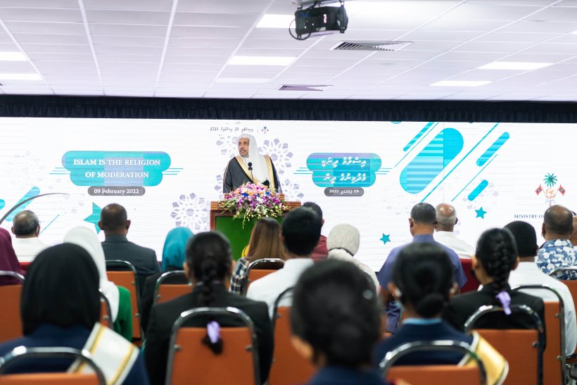 En présence du Vice-président, de ministres et d’académiciens et de jeunes Mohammad Alissa a tenu une conférence  aux Ministère des affaires musulmanes des Maldives.