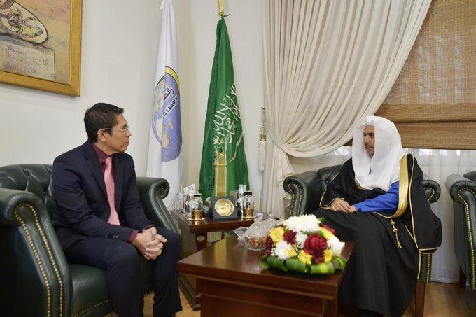 The Secretary-General of the Muslim World League Dr. Mohammad Alissa receives the Senior Minister of State Ministry of Defence & Ministry of Foreign Affairs of Singapore