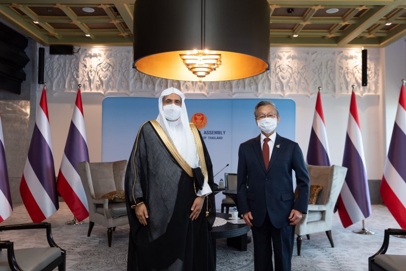 تھائی لینڈ پارلیمنٹ کے حالیہ اسپیکر وسابق وزیر اعظم جناب چوان لیکپائی نے ڈاکٹر محمد العیسی کاپارلیمنٹ ہاؤس میں استقبال کیا