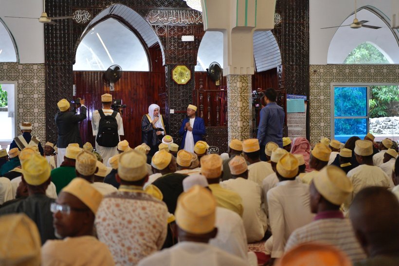 في توجيهاتٍ للشباب المسلم حول العالم : ‏معالي الشيخ د. محمد العيسى‬⁩: ‏ “السماحة والتيسير لا تعني التنازل والتفريط؛ وإنما الرحمة بالعالمين، وتأليف قلوبهم