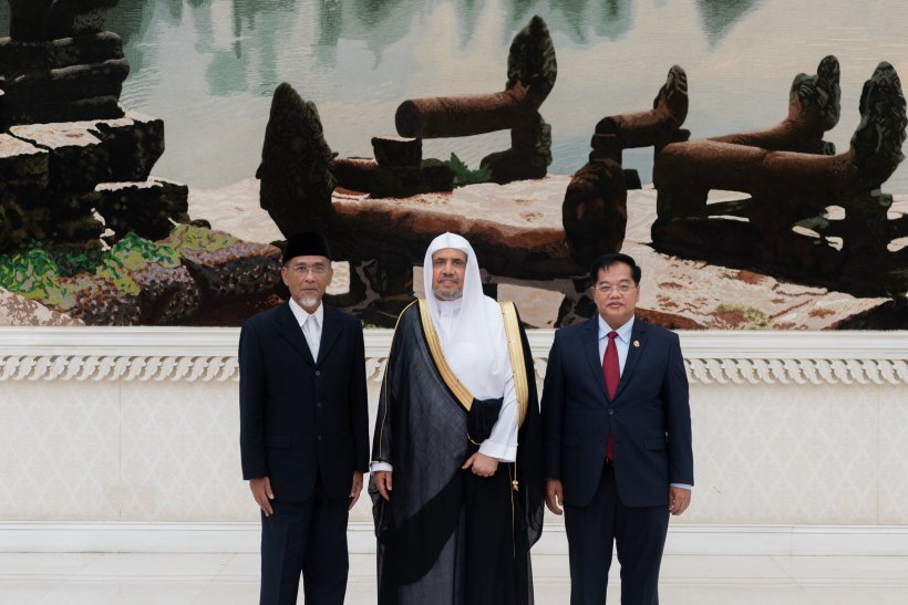 Dr.MhmdAlissa met with Cambodia's senior government minister Dr.OthsmanH and Cambodia's Grand Mufti. Dr. Hassan said the visit by the great Islamic leader was historic