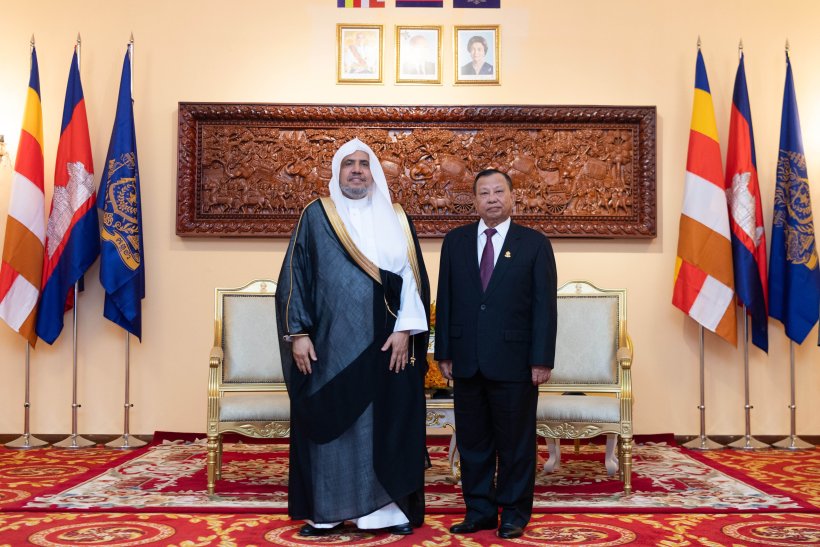 معالي الشيخ د. محمد العيسى يلتقي معالي رئيس مجلس الشيوخ الكمبودي السيد تشي سيم، وعدد من أعضاء المجلس
