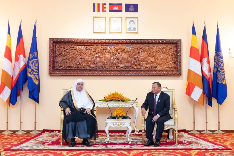 معالي الشيخ د. محمد العيسى يلتقي معالي رئيس مجلس الشيوخ الكمبودي السيد تشي سيم، وعدد من أعضاء المجلس