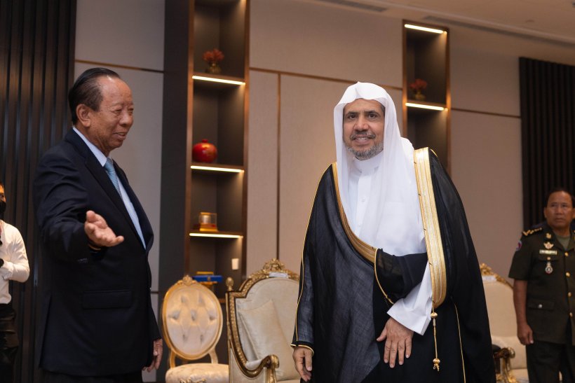 Dans le cadre des rencontres officielles avec les responsables cambodgiens, Mohammad Alissa rencontre Tea Bain le Vice-Premier ministre