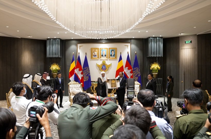 Dans le cadre des rencontres officielles avec les responsables cambodgiens, Mohammad Alissa rencontre Tea Bain le Vice-Premier ministre