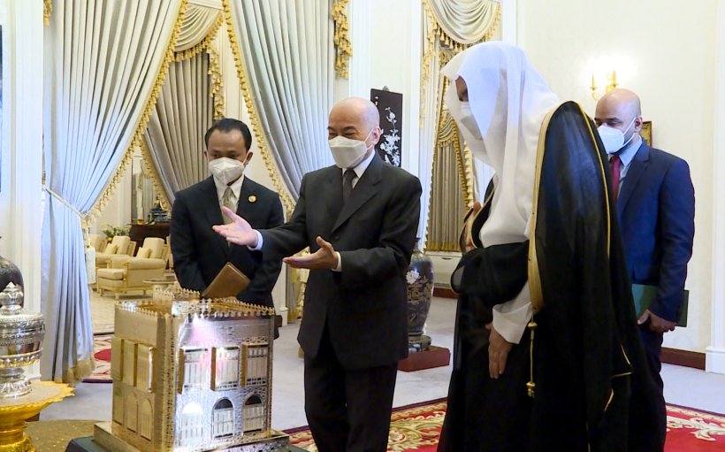Le Roi du Cambodge Norodom Sihamoni reçoit Mohammad Alissa