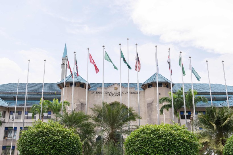 ڈاکٹر محمد العيسى جامعہ اسلامیہ ملائیشیا میں اعتدال اور بقائے باہمی اقدار پر لیکچر دیتے ہوئے،جس میں مشترکہ انسانی اقدار پر محمول اسلامی ماڈل کو پیش کیا