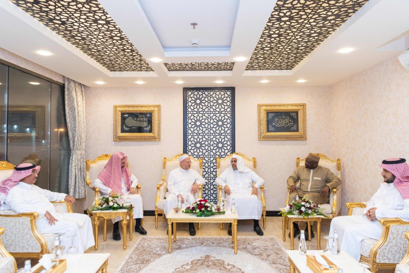 استقبل معالي الشيخ د. محمد العيسى‬⁩ مساء يوم “الحج الأكبر” في مقر إقامته بمنى سماحة مفتي الديار المصرية