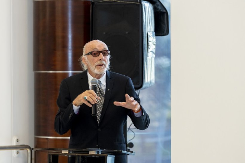 Dr. Muhammad Al-Issa celebrates the Internation Day of Peace