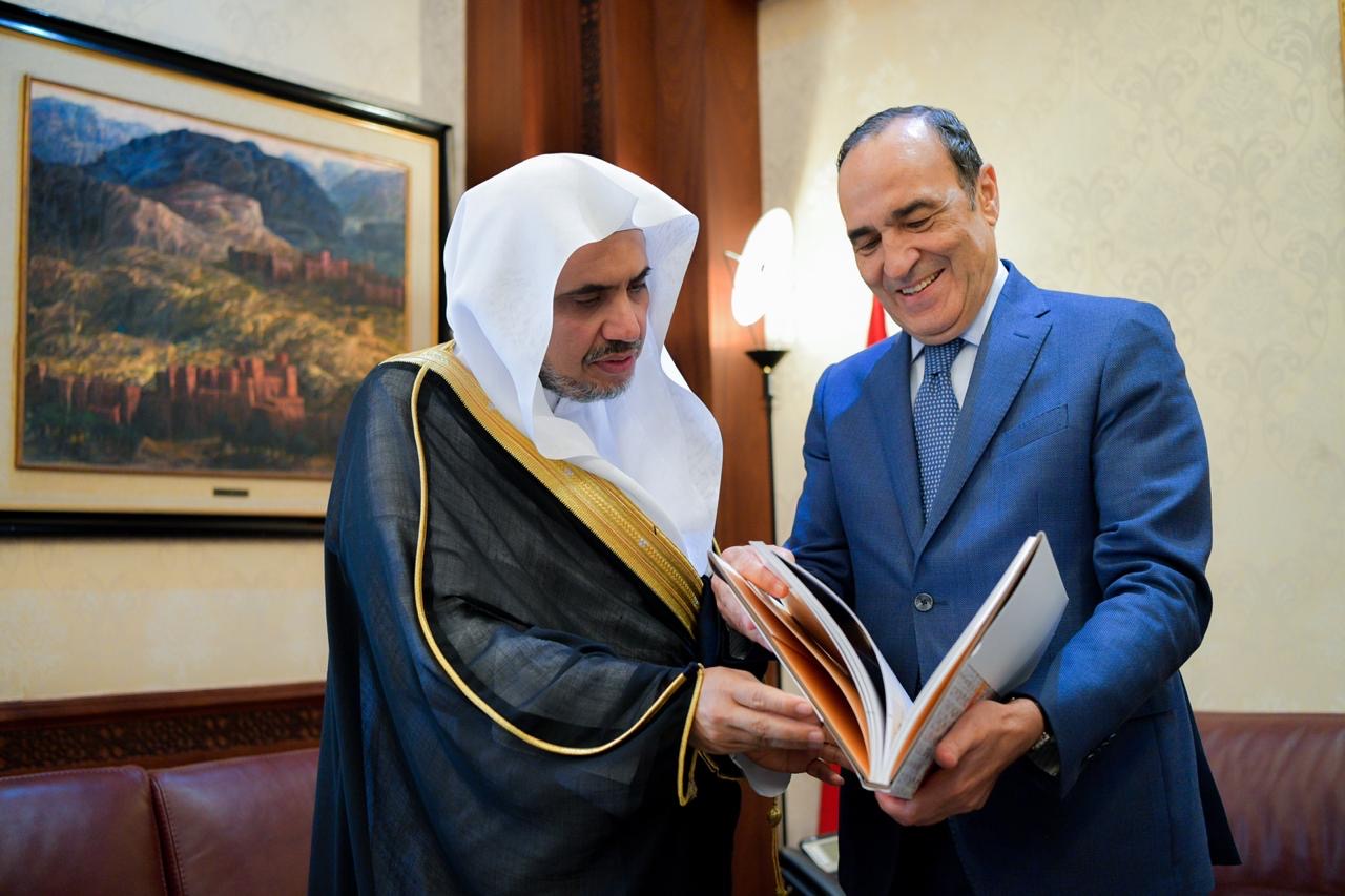 معالي الشيخ العيسى خلال لقائه برئيس البرلمان المغربي الحبيب المالكي