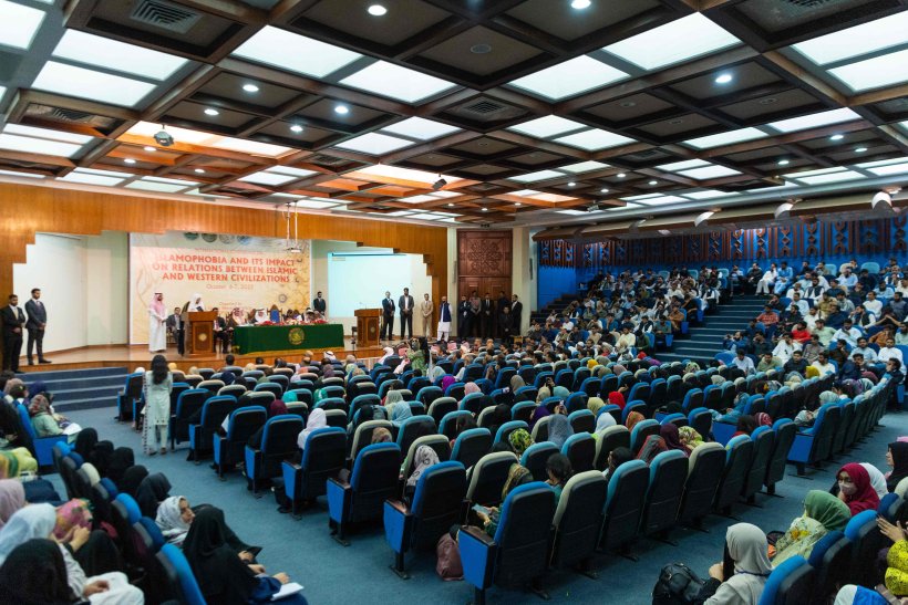 Dr. Al-Issa Serves as Chief Guest at Pakistan’s International Conference