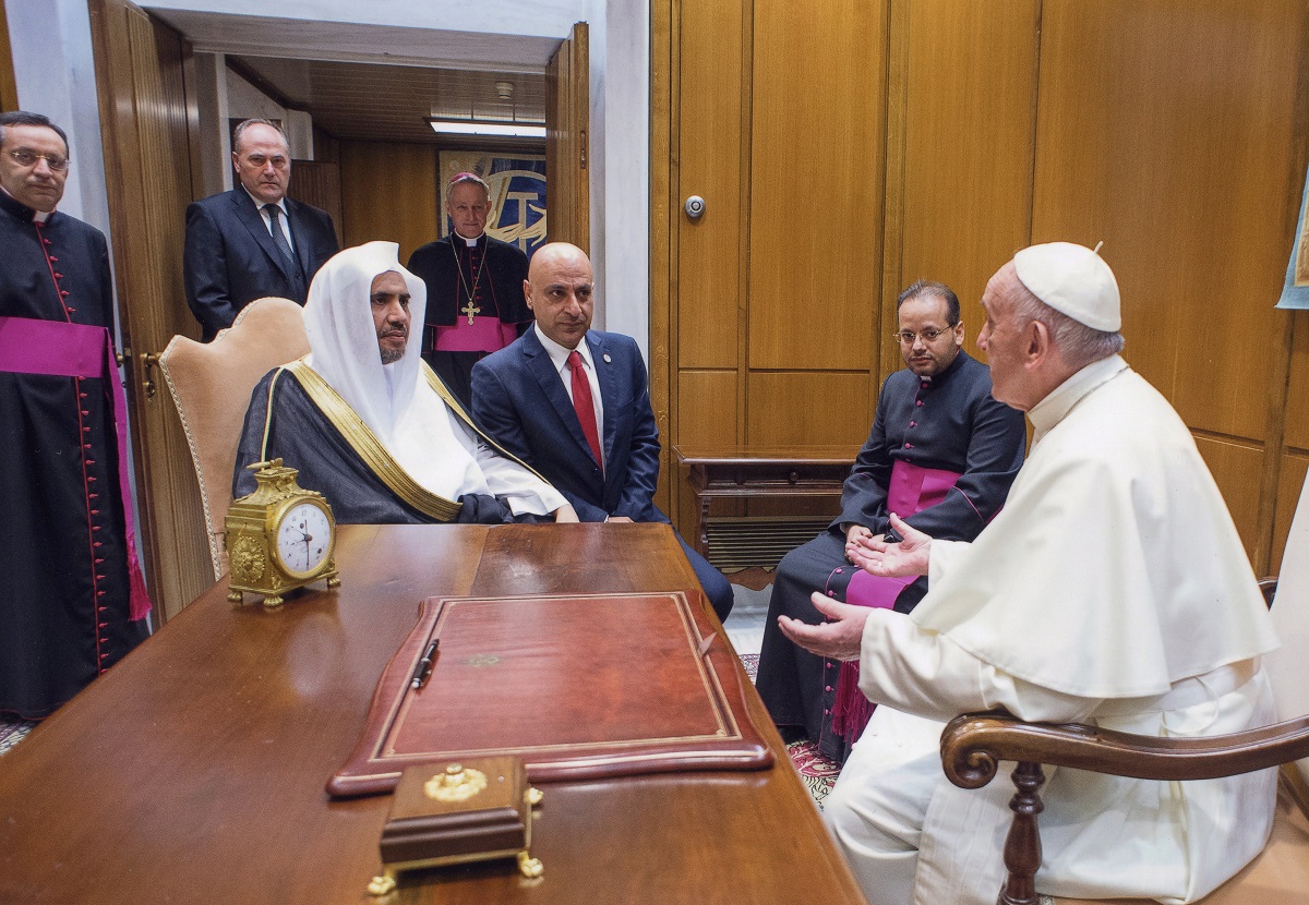 بابا الفاتيكان فرانسيس مرحباً بمعاليه