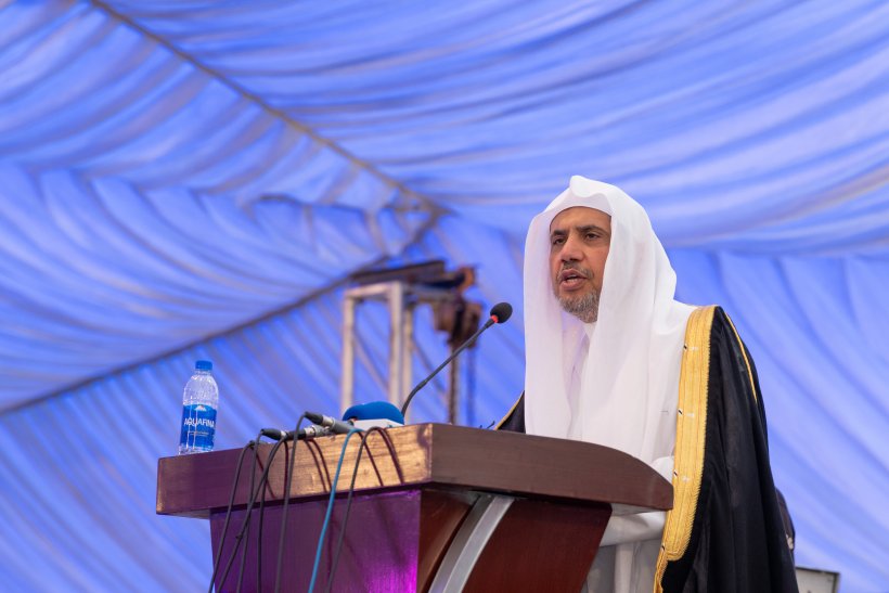 مُفتتِحاً ندوةَ جامعة لاهور للإدارة والتكنولوجيا حول"الإسلاموفوبيا"