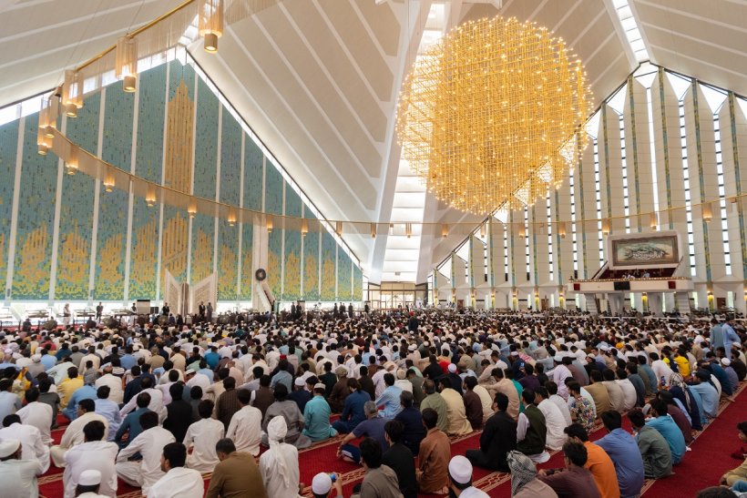 على شرف أمين عام رابطة العالم الإسلامي: باكستان تختتم مؤتمرها الدولي الأول حول "الإسلاموفوبيا".. وتستضيف أول لقاء لزعماء الأديان د. العيسى يلبي دعوة باكستان الرسمية