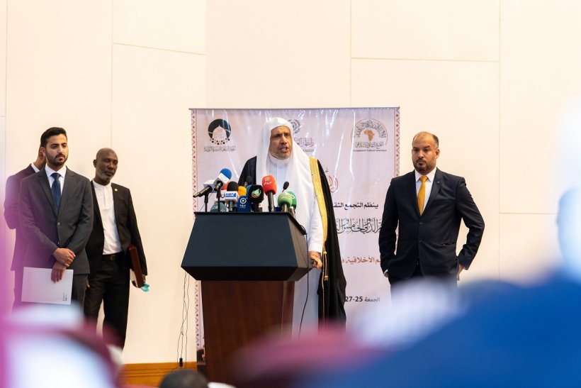 In a great ceremony attended by ministers: the Mauritanian president awards Sheikh Dr. Al-Issa the National Order of Merit for his international efforts in clarifying the true image of Islam