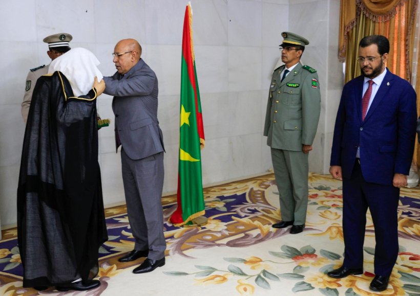 In a great ceremony attended by ministers: the Mauritanian president awards Sheikh Dr. Al-Issa the National Order of Merit for his international efforts in clarifying the true image of Islam