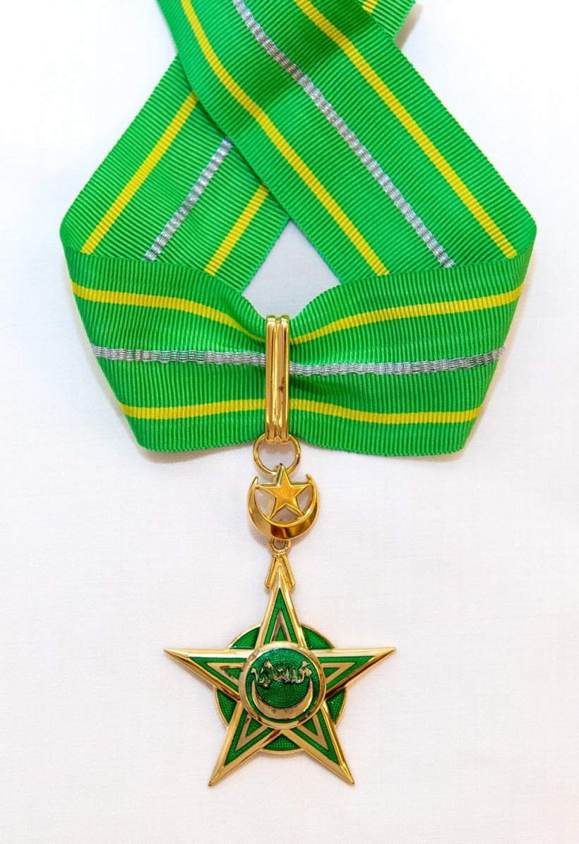 In a great ceremony attended by ministers: the Mauritanian president awards Sheikh Dr. Al-Issa the National Order of Merit for his international efforts in clarifying the true image of Islam