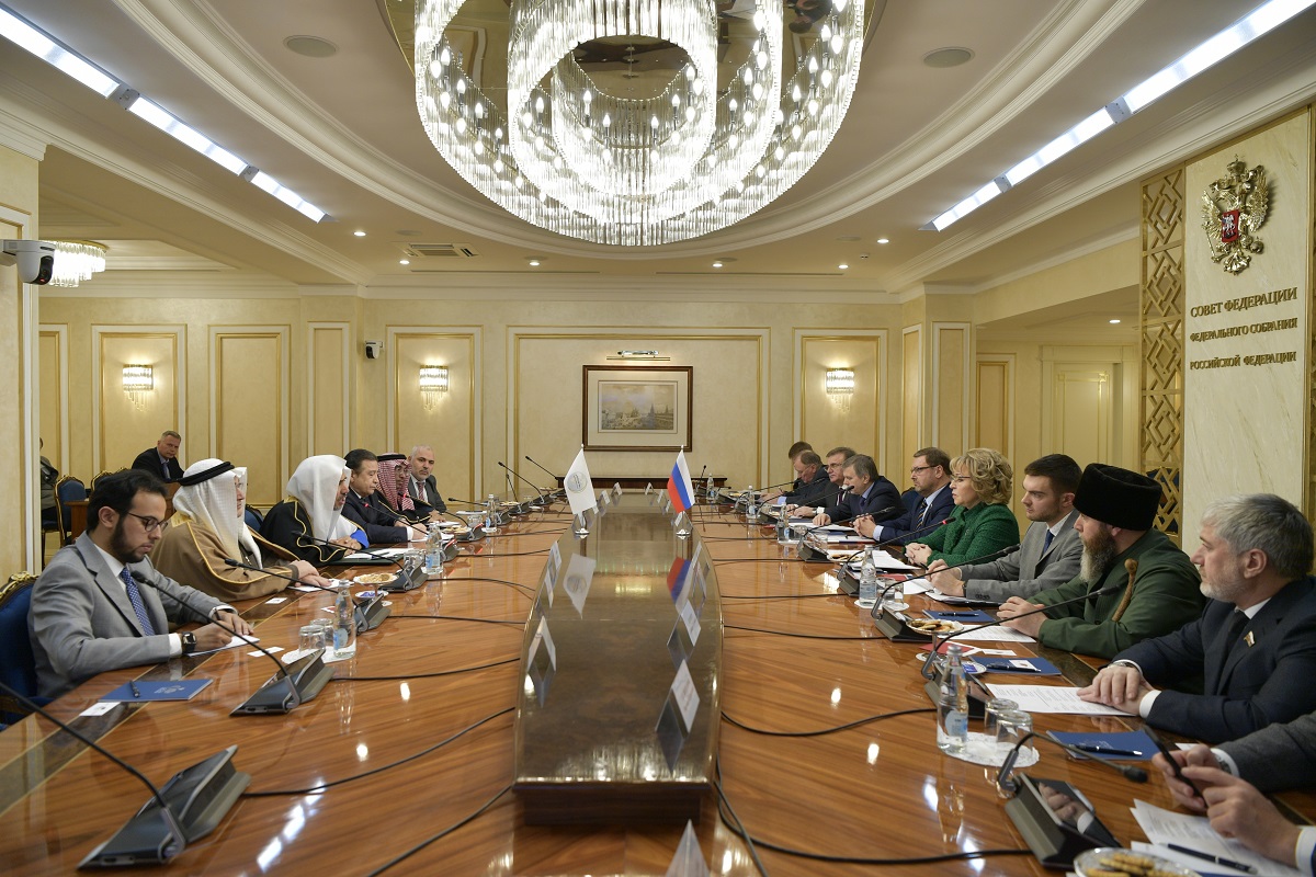 معالي الدكتور العيسى يجري جلسة مباحثات مع أعضاء البرلمان الروسي