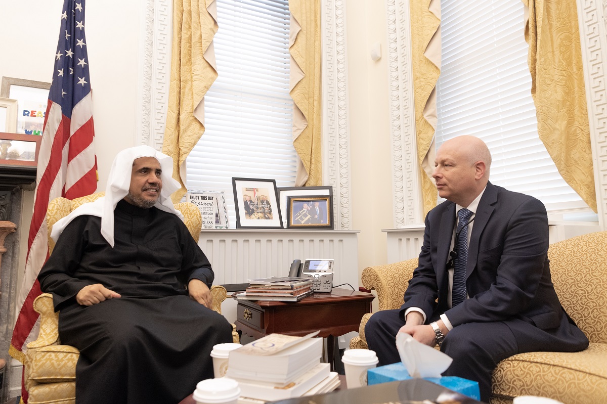 معالي الدكتور العيسى في صورة تذكارية مع مستشار الرئيس ترامب السيد جيسون غرينبلات