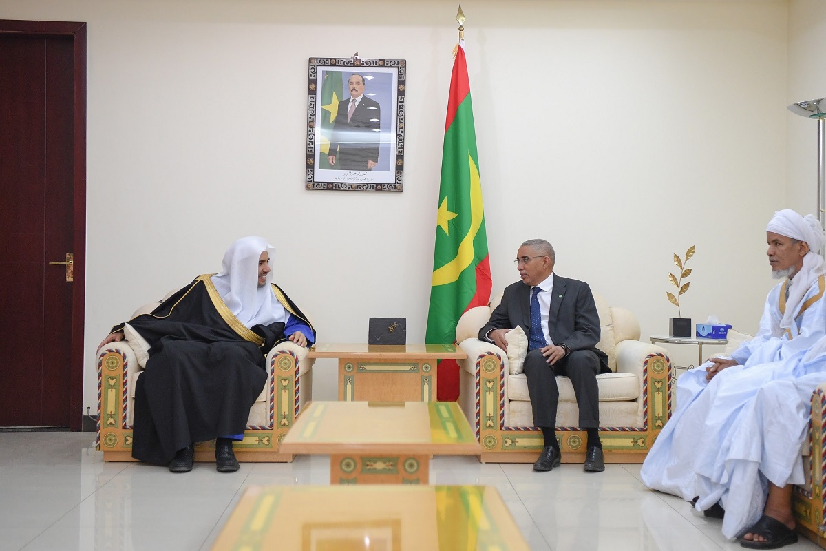 رئيس الوزراء  الموريتاني يحيى ولد حدمين عند استقباله معالي الدكتور العيسى