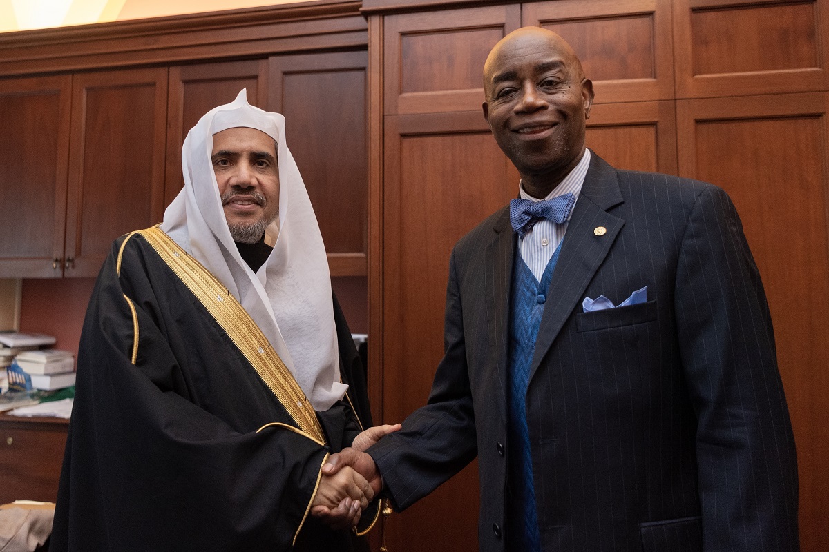 قس مجلس الشيوخ الامريكي مرحباً بالدكتور العيسى في زيارته للمجلس بواشنطن