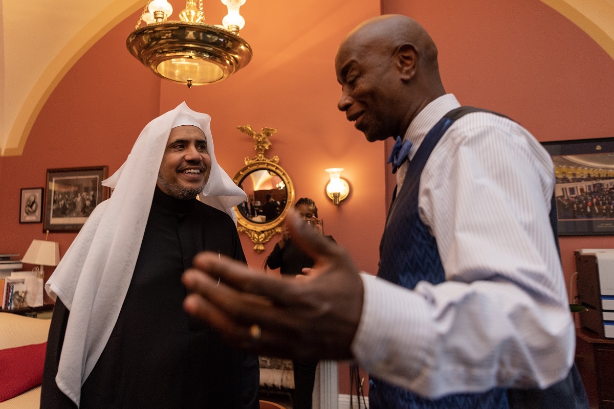 قس مجلس الشيوخ الامريكي مرحباً بالدكتور العيسى في زيارته للمجلس بواشنطن