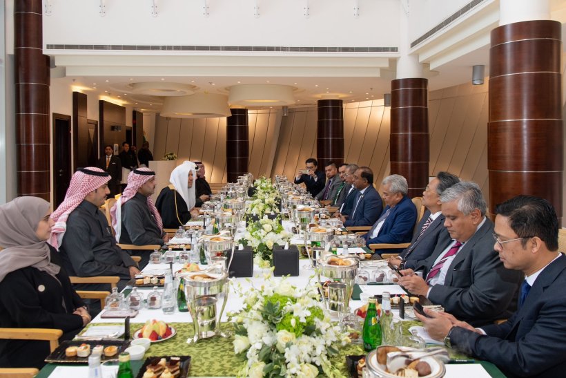Sheikh Al-Issa discusses with a high-ranking Malaysian delegation, headed by the minister of foreign affairs, means of cooperation as regards the confronting of "Islamophobia" phenomenon