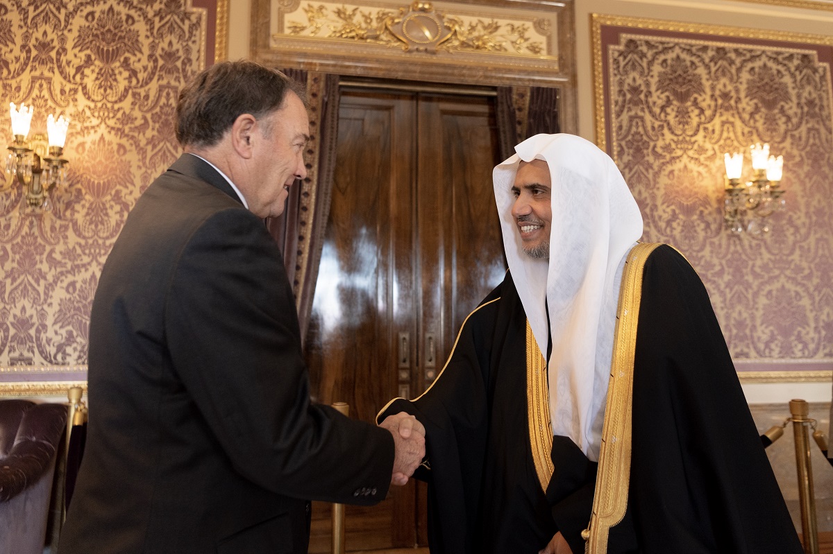 الدكتور العيسى في ضيافة حاكم ولاية يوتا في مقر الحكومة