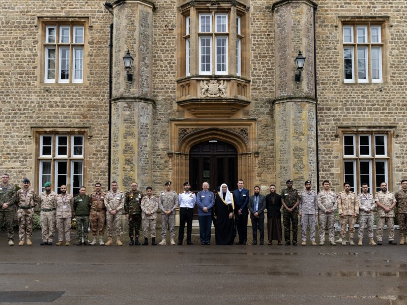برطانوی اور عالمی افواج کے کمانڈروں کی موجودگی میں: سیکرٹری جنرل،چیئرمین مسلم علماء کونسل شیخ ڈاکٹر محمد العیسی نے برطانوی وزارت دفاع اکیڈمی میں لیکچر کی دعوت قبول کی