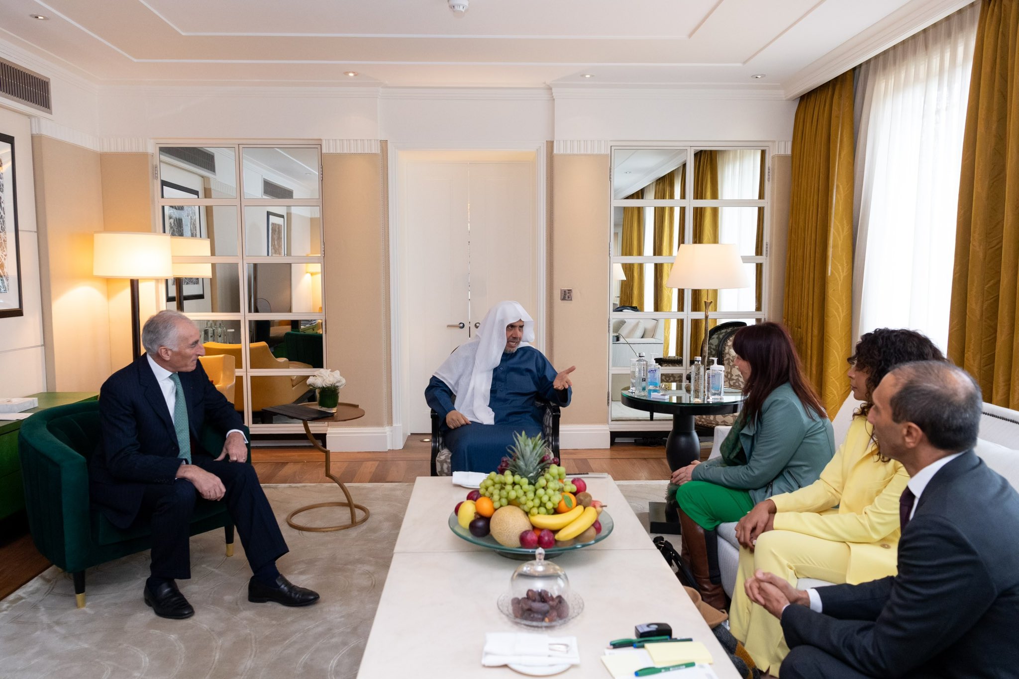 سیکرٹری جنرل ڈاکٹر محمد العیسی نے برطانیہ کی کیمبرج یونیورسٹی میں وولف ریسرچ انسٹی ٹیوٹ کے ذمہ داران سے ملاقات کی