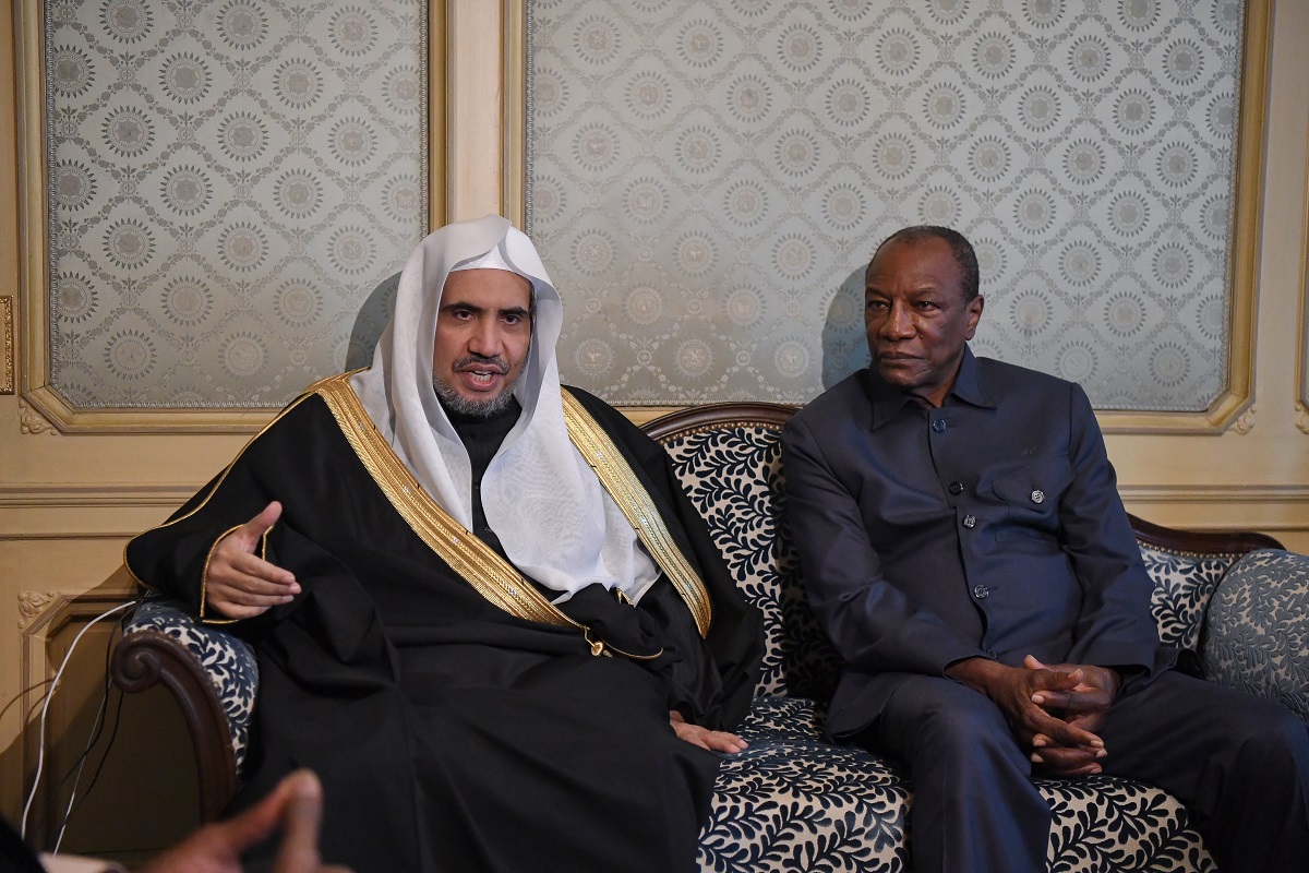 معالي الدكتور العيسى مع الرئيس الغيني السابق ألفا كوندي