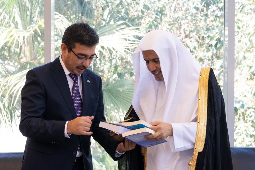Mohammed Al-Issa reçoit M. Ulugbek Maksudov, ambassadeur d’Ouzbékistan en Arabie Saoudite