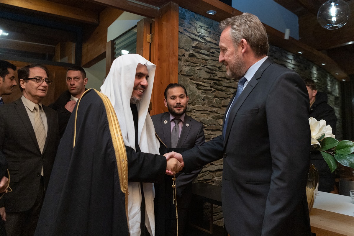 رئيس الحزب الحاكم في البوسنة والهرسك بكر بيغوفيتش مستقبلاً معالي الدكتور العيسى