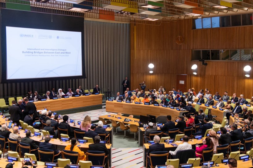 Lancement de l’initiative de la LIM avec la direction des Nations Unies « Construire des ponts entre l’Orient et l’Occident »
