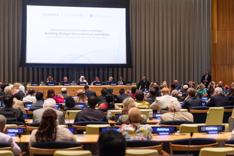 سیکرٹری جنرل شیخ ڈاکٹر محمد العیسی ”مشرق اور مغرب کے درمیان مفاہمت اور امن کے پُلوں کی تعمیر“ کے لئے رابطہ عالم اسلامی کے اقدام کے افتتاح کے موقع پر: