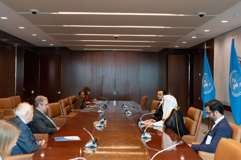 عقب إطلاق مؤتمر الرابطة داخل الأمم المتحدة: "بناء جسور التفاهم والسلام بين الشرق والغرب" أمين عام الأمم المتحدة يستقبل الشيخ العيسى ويؤكد دعمه الكامل لجهود الرابطة