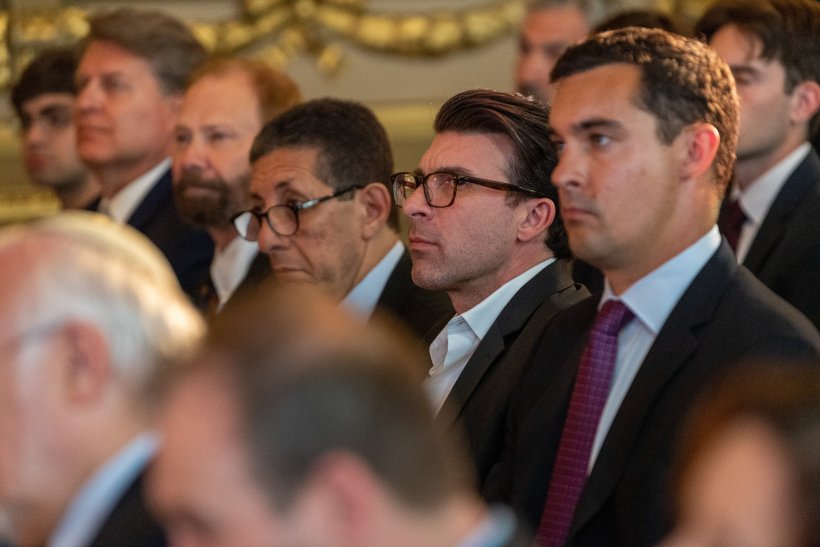 واشنگنٹن ڈی سی میں عزت مآب شیخ ڈاکٹر محمد العیسی کے ہمراہ کھلی بیٹھک۔ جس میں آپ نے میثاق مکہ مکرمہ میں اسلامی اقدار اور تصورات پر روشنی ڈالی