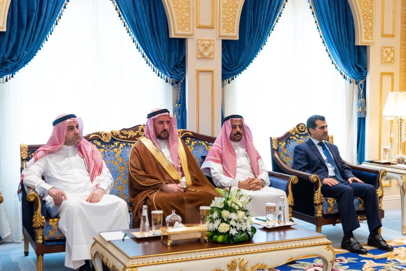 استقبل معالي الأمين العام رئيس هيئة علماء المسلمين فضيلة الشيخ د. ⁧‫محمد العيسى‬⁩، في مقر الرابطة بمكة المكرمة اليوم، معالي رئيس ديوان الوقف السني في العراق، أ. د.مشعان الخزرجي