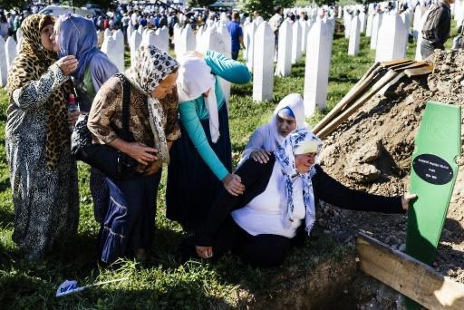 معالي الشيخ د ⁧‫محمد العيسى‬⁩ يرأس وفدا من مختلف الاديان لزيارة موقع الإبادة في ⁧‫سربرنيتسا‬⁩ بالبوسنة والهرسك ومعسكر ⁧‫أوشفيتز‬⁩ للإبادة ببولندا للتعبير عن الشعور الديني تجاه تلك الجرائم