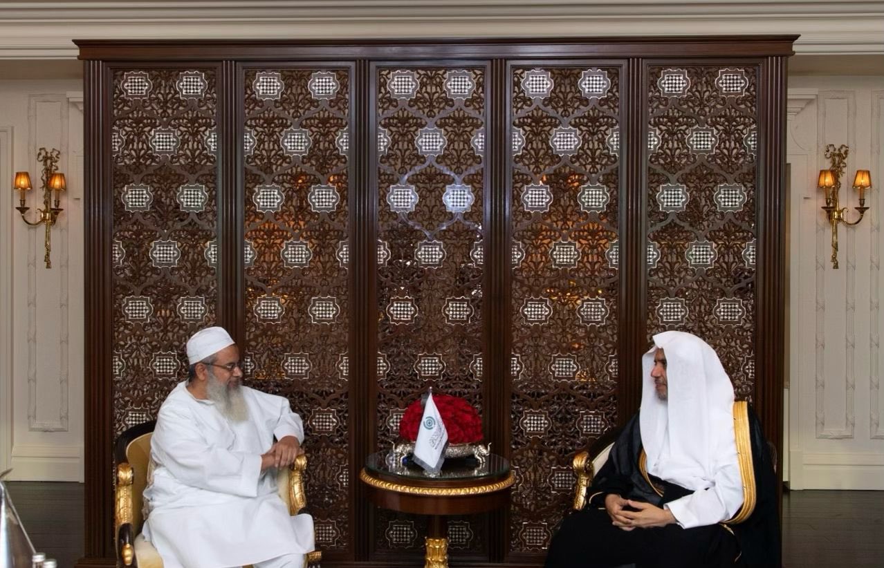 His Excellency Sheikh Dr.Mohammed Al-Issa, met in New Delhi with His Eminence, Maulana Mahmoud Madani.