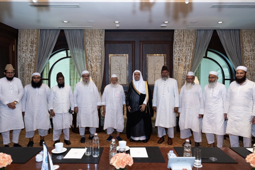 In New Delhi, His Excellency Sheikh Dr. Mohammed Al-Issa met with His Eminence Sheikh Arshad Madani, President of the Association of Indian Scholars, and the accompanying delegation.